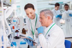 High Titer Lentivirus Vector Production GettyImages-525440697 scientists, team,lab