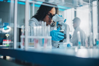 clinical-trials-cros-GettyImages-1346675527