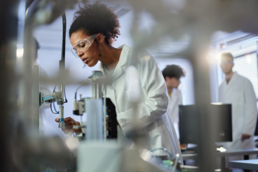 Improving Process Development, Control, And Comparability With Multiplexing Optical Methods GettyImages-2189138619 lab