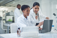 GettyImages-1302454417-lab-team-computer-research-planning