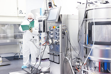 Cell and Gene pharma manufacturing bioprocess GettyImages-1166528646