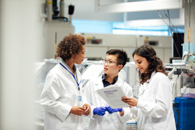 How Do You Streamline Manufacturing Of Your Drug Substance? GettyImages-1044232264-team-lab-collaboration-teamwork-planning