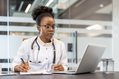 Professional healthcare worker-GettyImages-2167825695