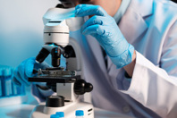 GettyImages-1621109088-microscope-lab-scientist