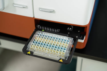 SpectraMax iD5e multi-mode microplate reader plate tray open microplate showcased improve cell viability SpectraMax iD5e multi-mode microplate reader plate tray open microplate showcased improve cell viability