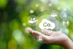 GettyImages-1382353763-hand-bubble-co2-green