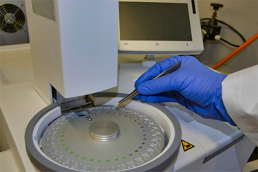 GettyImages-1329843091-DSC-pharmaceutical-analysis