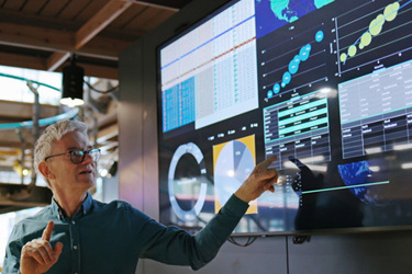 GettyImages-1770654774-presentation-graph-computer GettyImages-1770654774-presentation-graph-computer