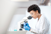 GettyImages-1182436133 scientist, lab, research, oncology