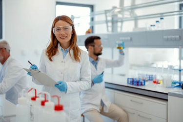 Modern Medical Laboratory, biotechnology research-GettyImages-2266784532