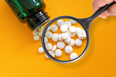 pharmaceutical inspection identifies pills-GettyImages-2154549420 pharmaceutical inspection identifies pills-GettyImages-2154549420