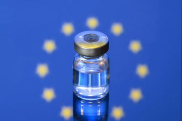 Vial ampoule vaccine, Corona Virus Covid-19 with European Union Flag-GettyImages-1296133347 Vial ampoule vaccine, Corona Virus Covid-19 with European Union Flag-GettyImages-1296133347