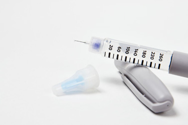 GettyImages-1372952126 Insulin pen on white background
