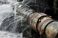 GettyImages-123519369 leaking pipe NRW water leak