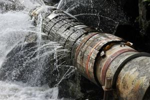 GettyImages-123519369 leaking pipe NRW water leak