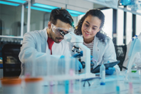 Full-Service CRO Services GettyImages-1346675604 clinical lab research