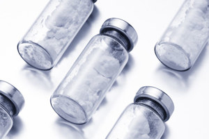 GettyImages-1128195910-vial-white-powder-lyophilization