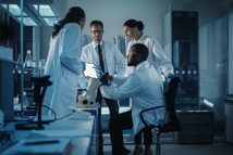 iStock-1293773576-lab-team-meeting-teamwork-collaboration iStock-1293773576-lab-team-meeting-teamwork-collaboration