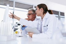 GettyImages-893884884-lab-research-team