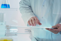 FDA 21 CFR Part 11-Compliant Software Scientist laboratory ipad iStock-1207515232