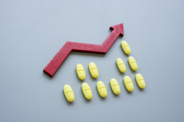growing chart of medical pills-GettyImages-2159767302 growing chart of medical pills-GettyImages-2159767302