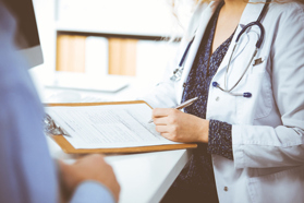 GettyImages-1303135790-patient-doctor