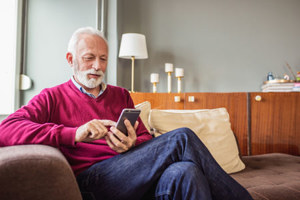 GettyImages-1295294256 doctor phone data