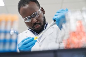 GettyImages-1648451466-scientist-cell-culture-laboratory-pipette-research