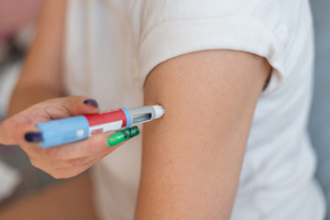 Weight loss, decreased blood sugar, injector dosing pen, subcutaneous injection-GettyImages-2155022216