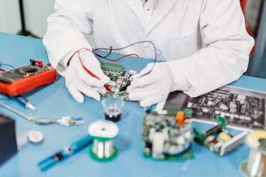 capacitor GettyImages-1256924391 capacitor GettyImages-1256924391