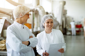 GettyImages-956988622 medical manufacturing employees GettyImages-956988622 medical manufacturing employees