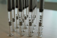 Headspace Oxygen Monitoring On A Pre-filled Syringe Line Filling Oxygen-Sensitive Product IMG_4361