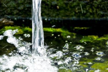 GettyImages-1442124623 spring water, flowing water, groundwater GettyImages-1442124623 spring water, flowing water, groundwater