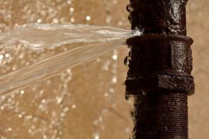 GettyImages-500598328 burst pipe