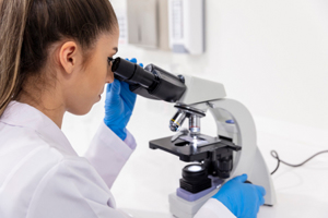 GettyImages-1399530218-lab-microscope