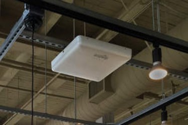 TN-291890_Impinj_xArray_gateway_on_ceiling TN-291890_Impinj_xArray_gateway_on_ceiling