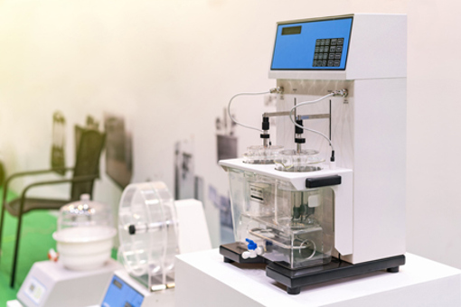 automatic disintegration tester, check and analysis, research, medical, pharmacology-GettyImages-1373499101